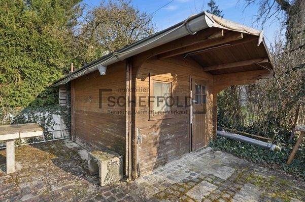 Gartenhäuschen mit Terrasse