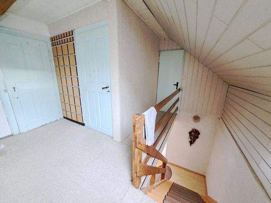 DG - Flur / Treppenaufgang