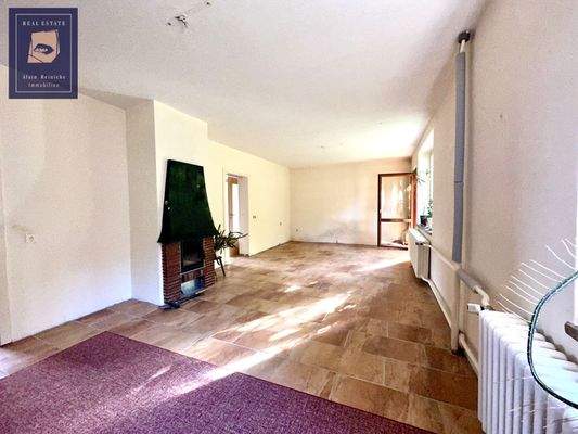 Wohnzimmer mit Kamin