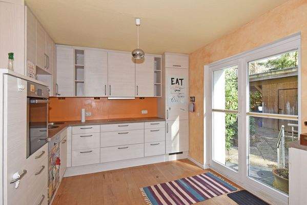 angrenzende, offene Küche