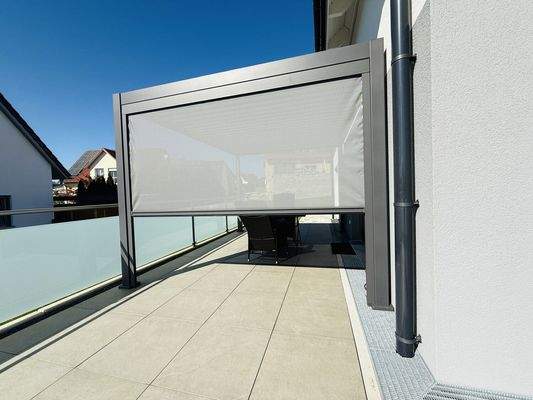 Überdachung mit seitlicher Markise