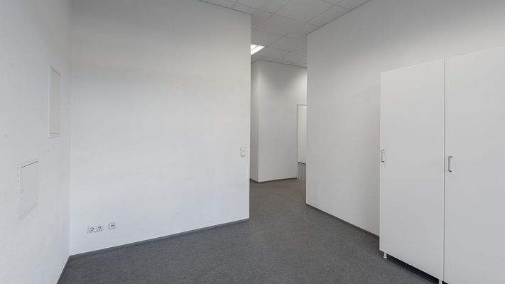 Komplettes Büro bestehend aus 8 Zimmern