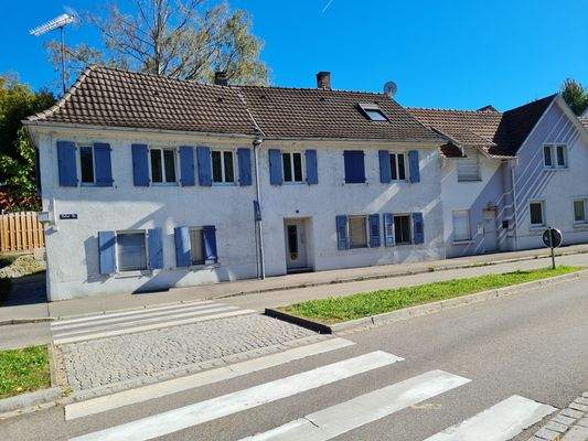 Eingang Mehrfamilienhaus - Wohnungen EG / OG / DG