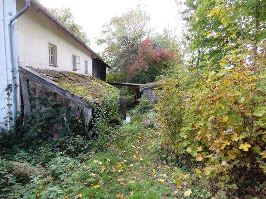 kleiner Hofraum hinter dem Haus 