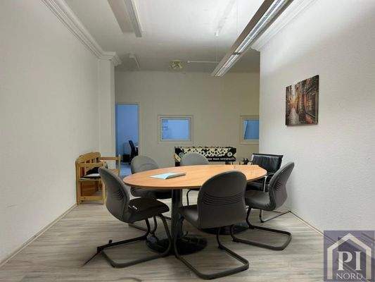 Flur mit Zugang zu den weiteren Räumen