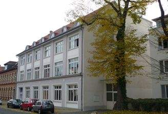 Ansicht Seite mit Zugang zu StellplätzenP1000557.jpg