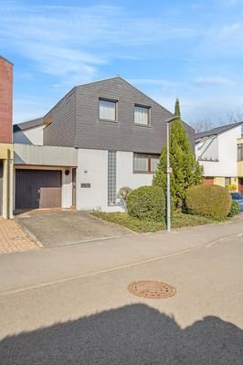 Reihenhaus mit zwei Garagen