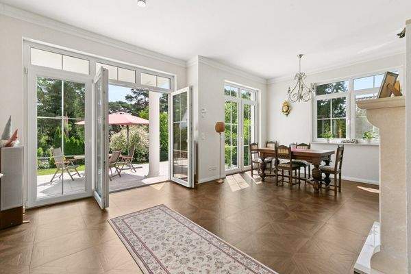 Essbereich mit Zugang zur 55m² Sommerterasse