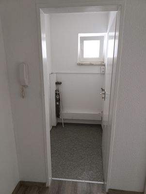 Hauswirtschaftsraum mit Waschmaschinenanschluss