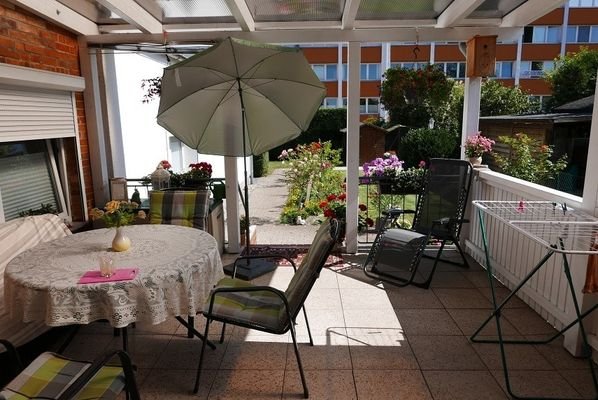 überdachte Terrasse