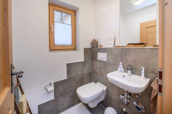 Gäste-WC mit Fenster