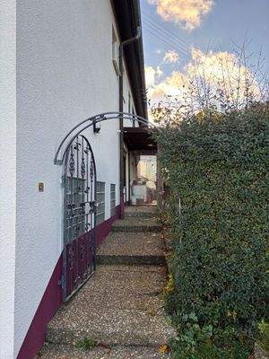 Eingang über Garten