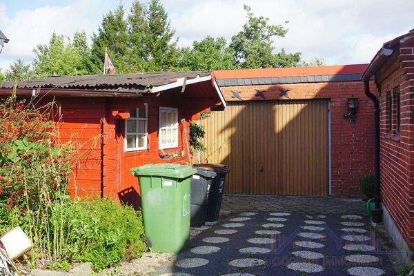 Garage und Gartenhaus