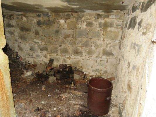 Zugang in den Erdkeller 