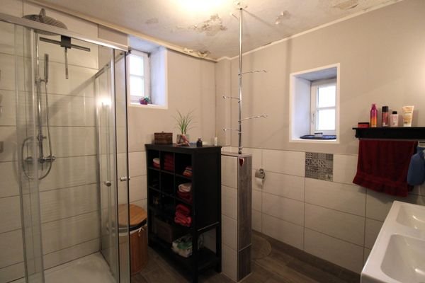 Bad Wohnung 1. OG