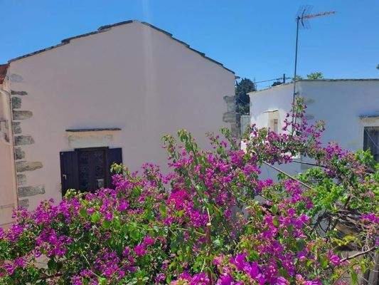 Kreta, Aspro: 3 Villen mit traditionellen Steinelementen und Bergblick zu verkaufen