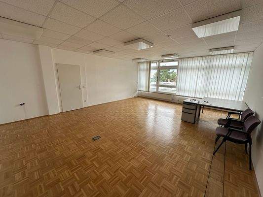 Geräumiges Büro im 1.OG