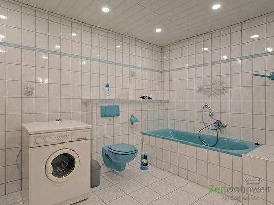 Waschmaschine und Badewanne