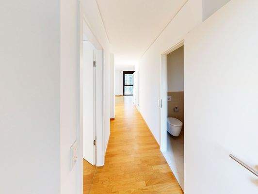 Geräumiger Flur in die Räume