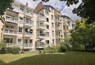 Hausrückseite mit Garten