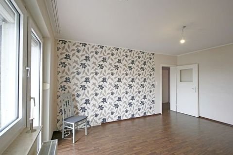 Wohnzimmer mit Balkonzugang