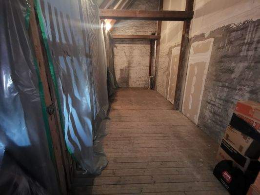 Dachboden mit Bodenkammer