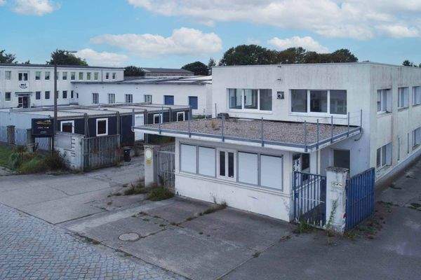 Rechte Seite mit Wachhaus