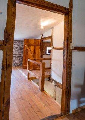 Wohnhaus DG Treppenzugang 8213.jpg