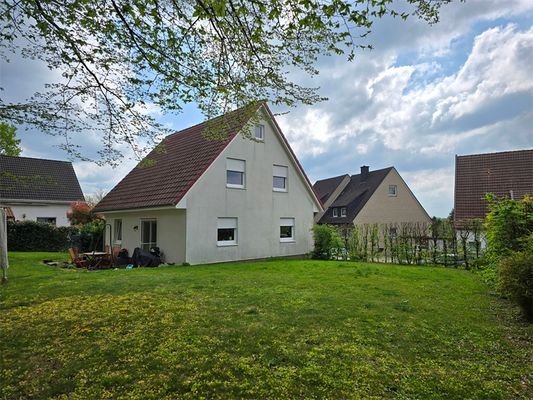 Blick aus dem Garten zur Immob