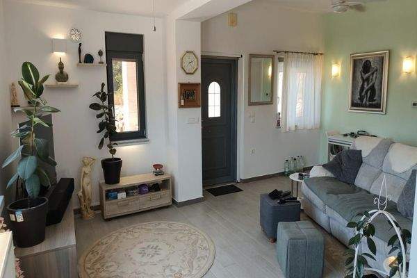 Kreta, Kalamitsi Amigdali: Charmantes kretisches Haus mit privatem Olivenhain und Bergblick zu verkaufen