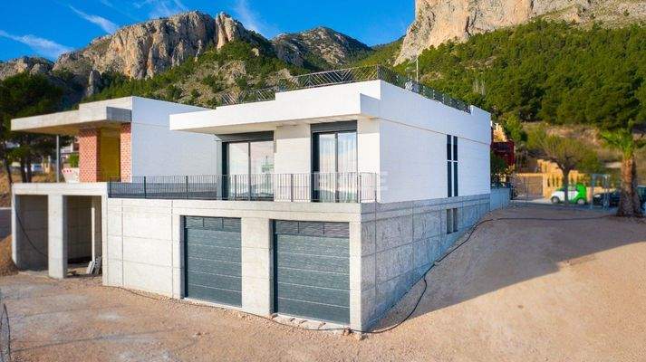 Modern Villas Near Golf Courses in Polop Alicante