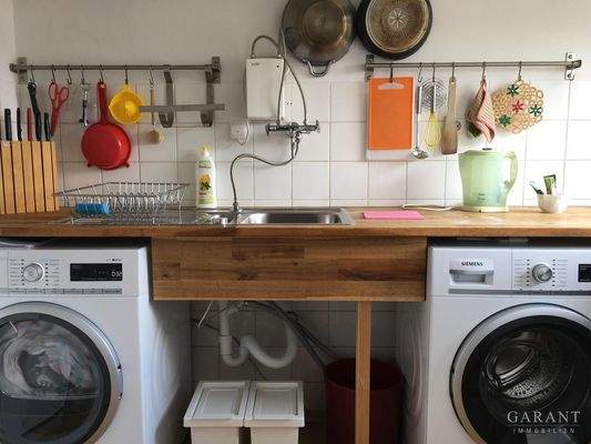 Küche mit Waschmaschine