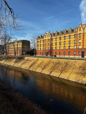 Blick zum Wohnhaus über die Weisseritz