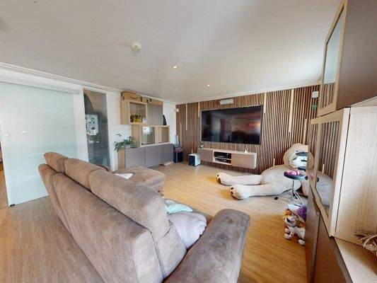 Riesiger, offener Wohn- und Essbereich in der Hauptwohnung im Obergeschoss