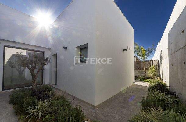 Detached Villas with Panoramic Views of the Golf Course in Murcia