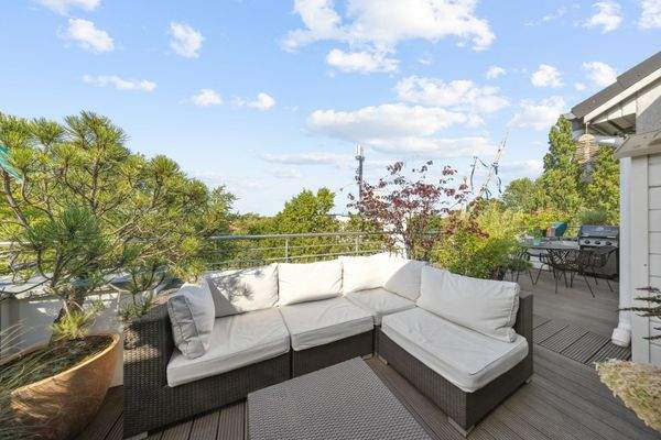 Großzügige, ca. 21 m² große Dachterrasse mit Blick über die Dächer Hamburgs