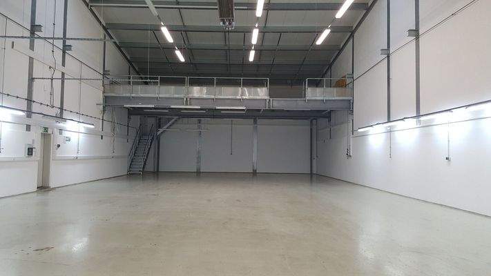 BI-25-02_SW 10-Westseite Hallenfläche-Zwischenbühn