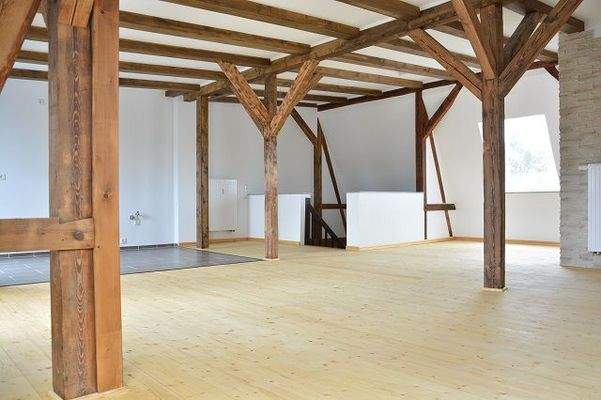 Wohnzimmer, Blick um Treppenabgang ins 2.OG