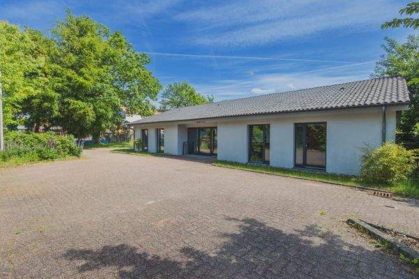 Frontansicht mit Eingangsbereich