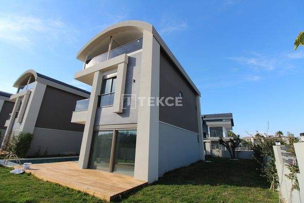 5-Bedroom Villa with Pool in a Central Location in Side Antalya