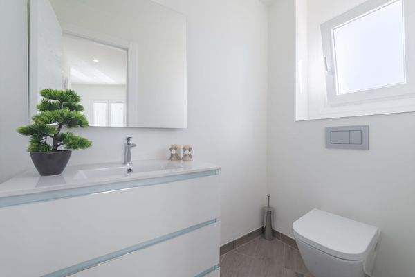 Eines von 3 Badezimmern