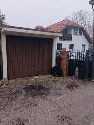 Garagenzufahrt u.Haus