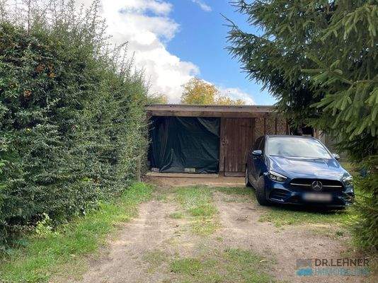 Auffahrt mit Carport