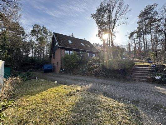 Seitenansicht mit Auffahrt