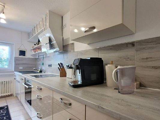 Küche mit moderner Einbauküche