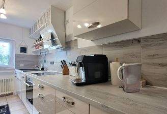 Küche mit moderner Einbauküche