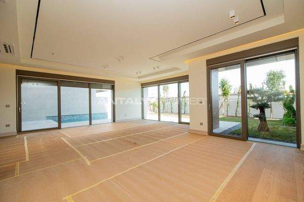 Houses with Private Garden and Pool in Antalya Lara