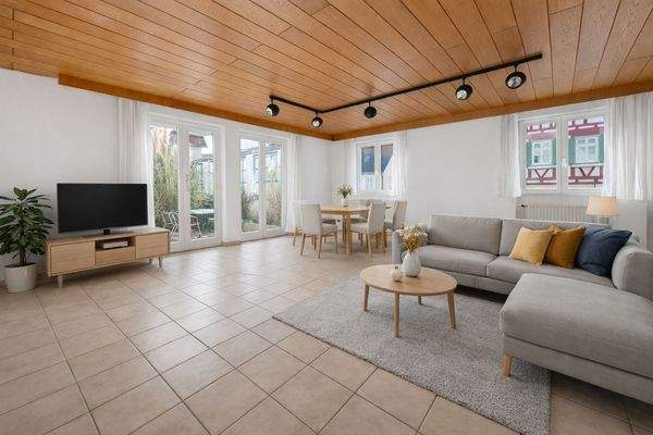 Wohnzimmer (mit KI bearbeitet und möbliert)