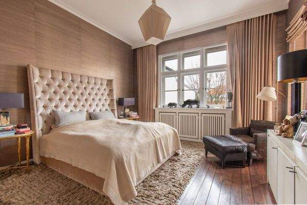 Freundlicher Schlafbereich mit eigenem Balkon