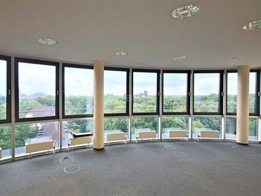 großer, heller Raum